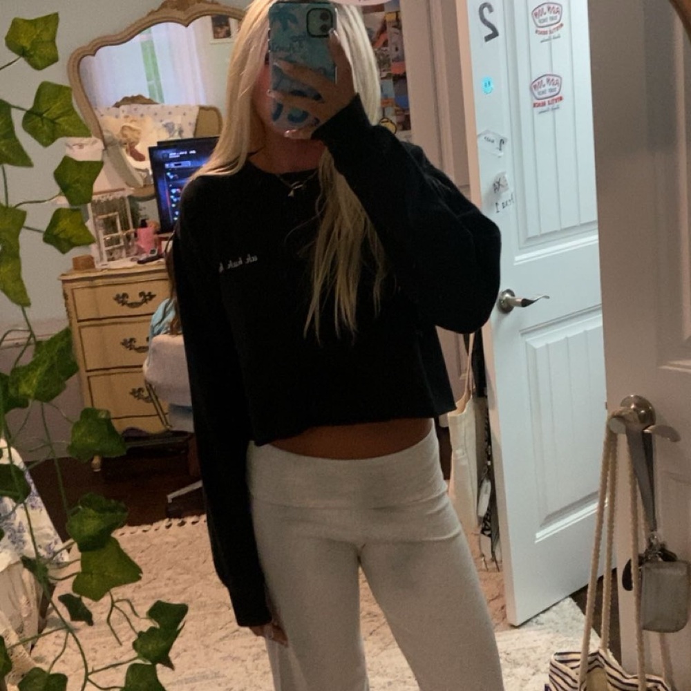 brandy melville cropped uh huh honey